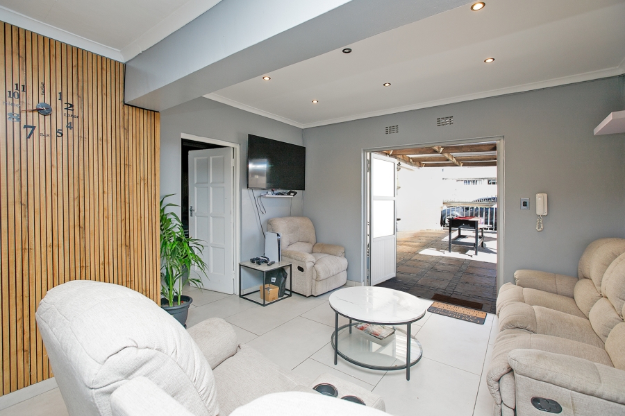 4 Bedroom Property for Sale in Marina Da Gama Western Cape